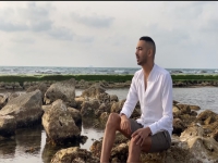 אלעד בושרי בקאבר מחודש - "פתאום אהבה"