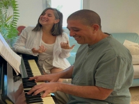 רוית רגרס פורצת בסינגל בכורה - "כמו שאנחנו יודעים"