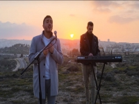רפאל אלוש בקאבר מחודש - "מחכה"