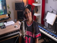 אלינור קשת פורצת בסינגל בכורה - "כוכבת"